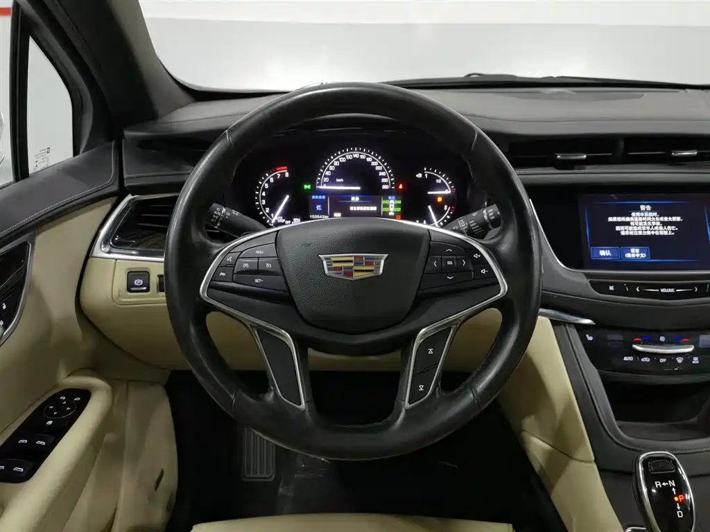 Cadillac XT5 2016 — фото 11