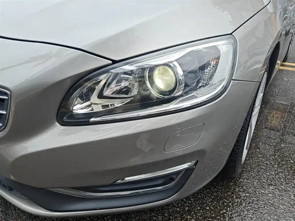Volvo S60 2016 — фото 24