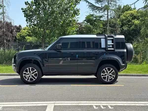 Land Rover Defender 2021