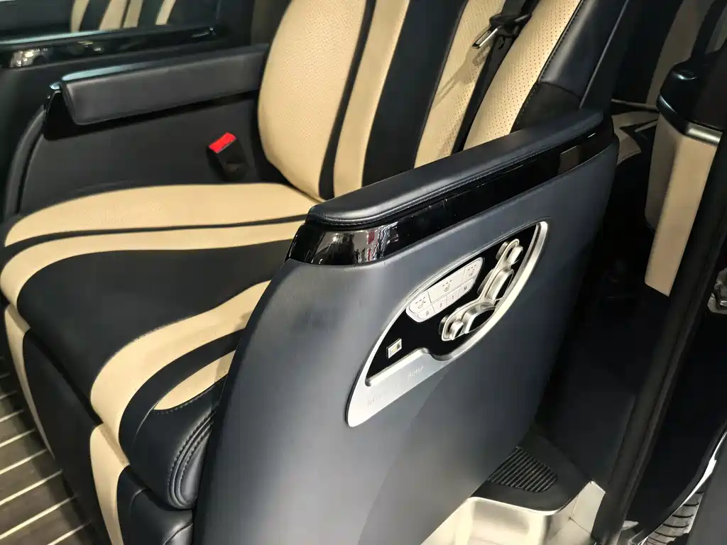 Mercedes-Benz V-Class 2021 — фото 14