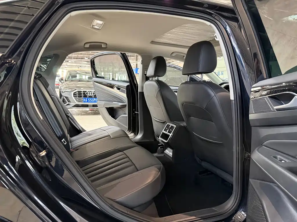 Volkswagen Passat 2023 — фото 10