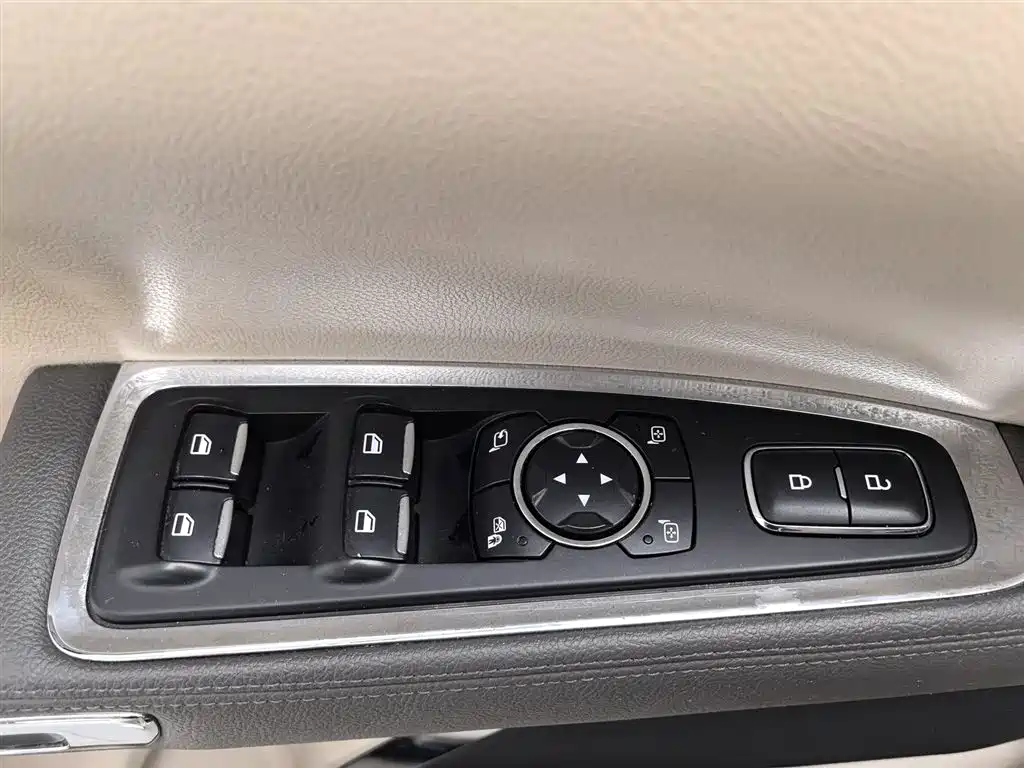 Lincoln Continental 2018 — фото 9