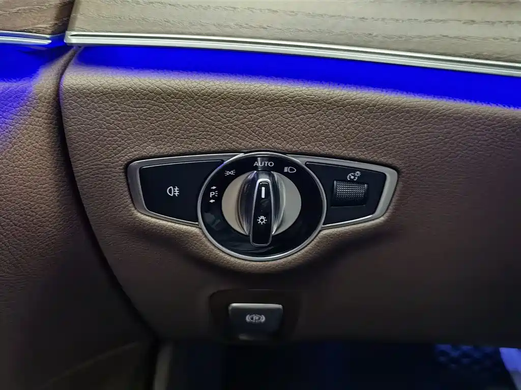 Mercedes-Benz E-Class 2023 — фото 21