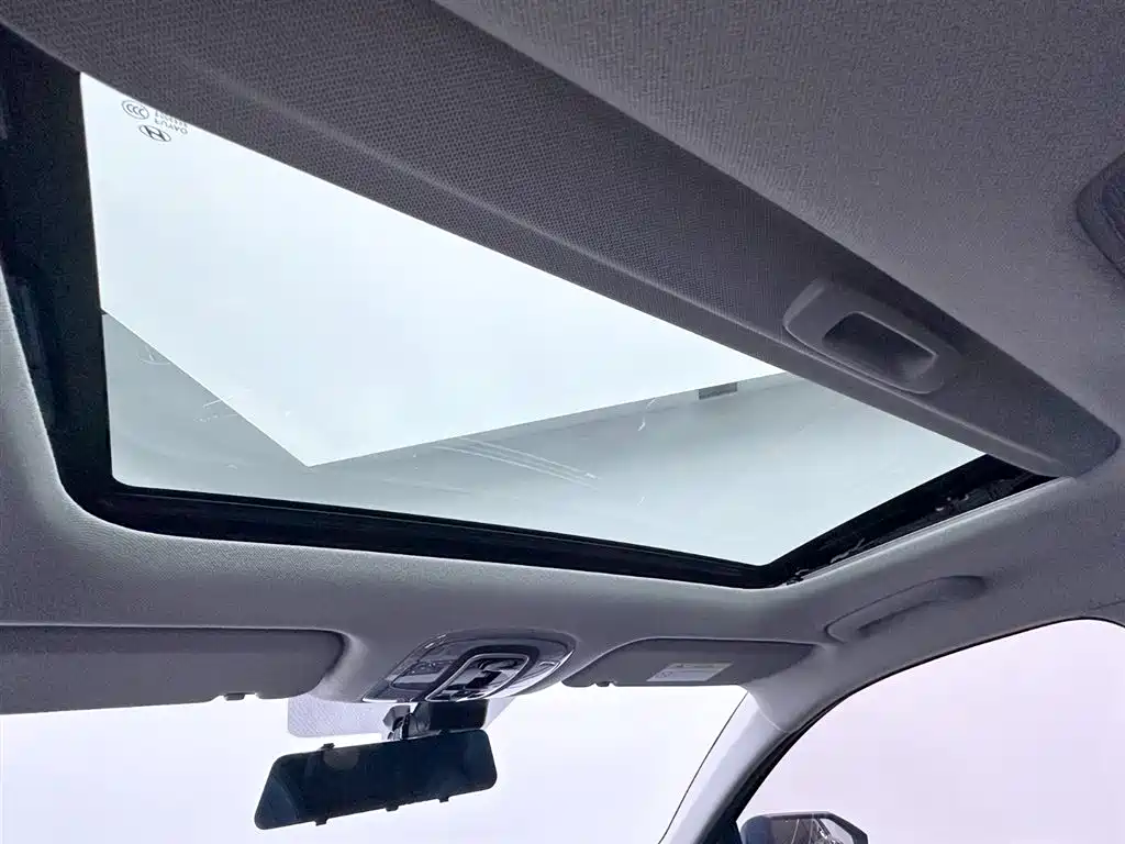 Hyundai Elantra 2023 — фото 18