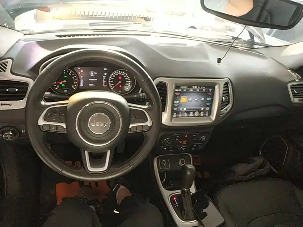 Jeep Compass 2017 — фото 10