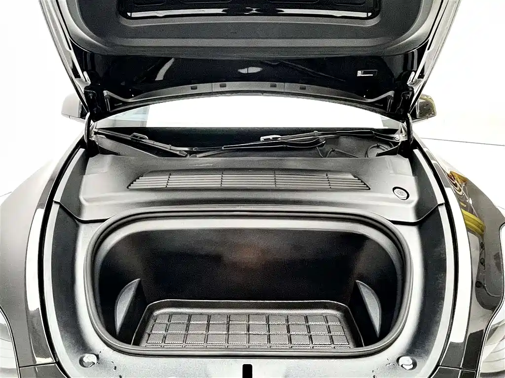 Tesla Model Y 2023 — фото 15