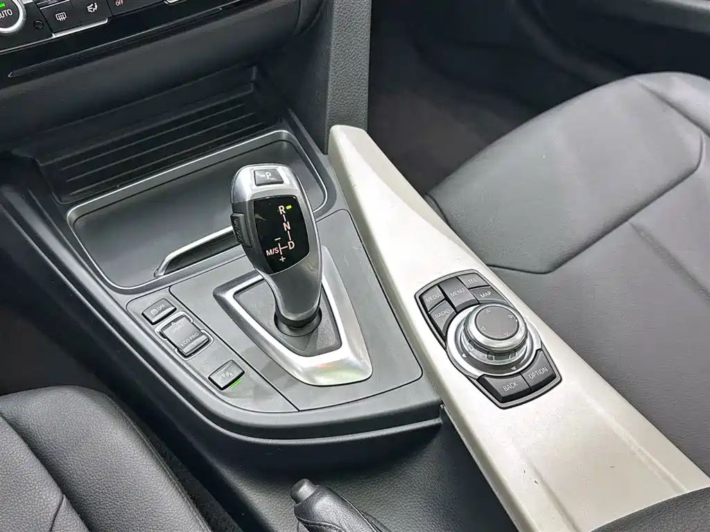 BMW 3 Series 2016 — фото 18