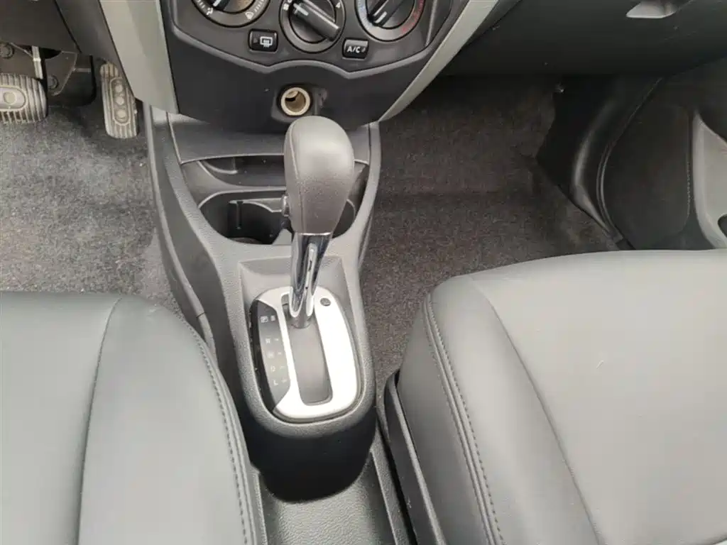 Nissan Livina 2015 — фото 14