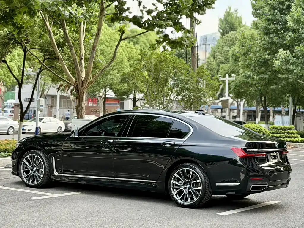 BMW 7 Series 2020 — фото 10