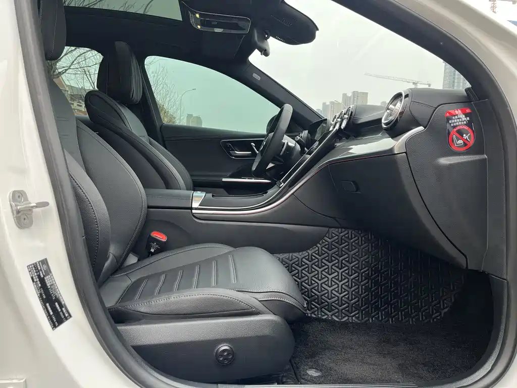 Mercedes-Benz C-Class 2025 — фото 11