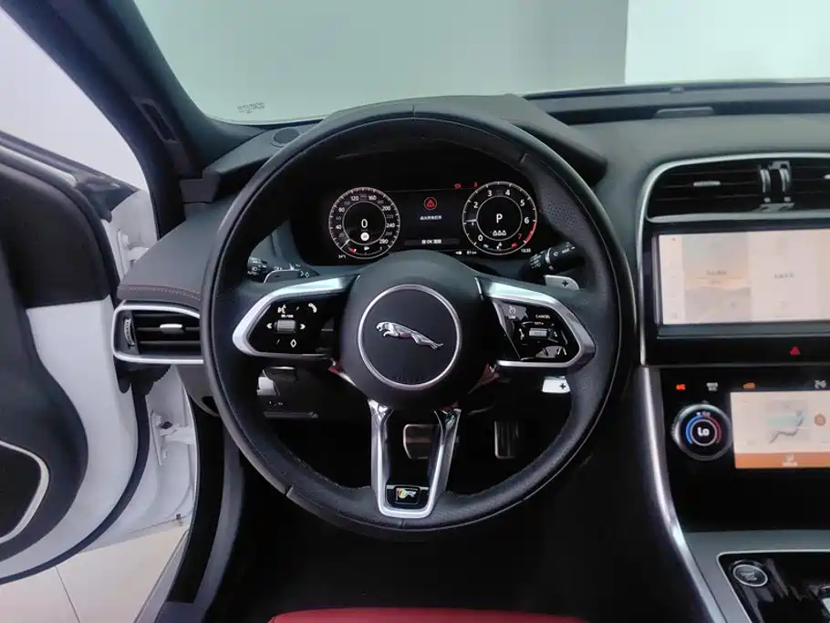 Jaguar XEL 2025 — фото 15