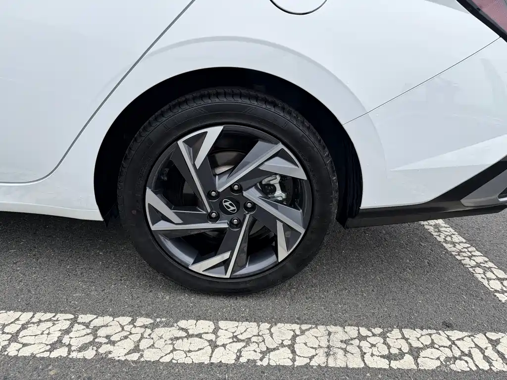Hyundai Elantra 2023