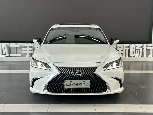 Lexus ES 2020