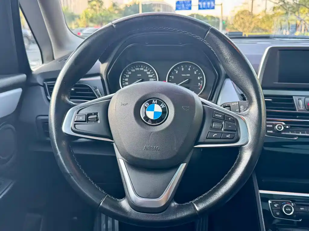 BMW 2 Series Station Wagon 2017 — фото 14