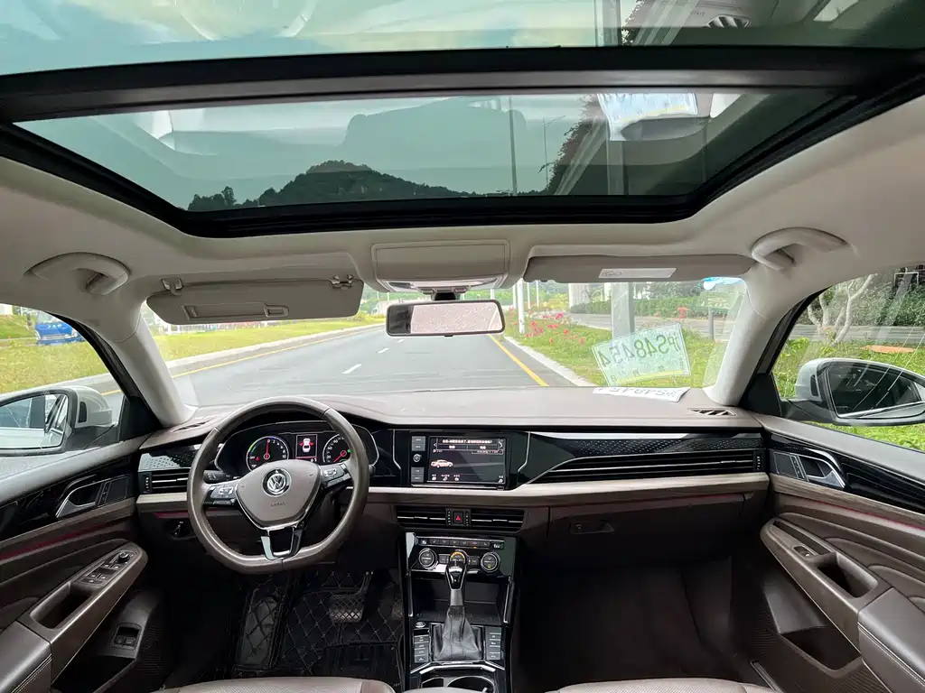 Volkswagen Passat PHEV 2019 — фото 16