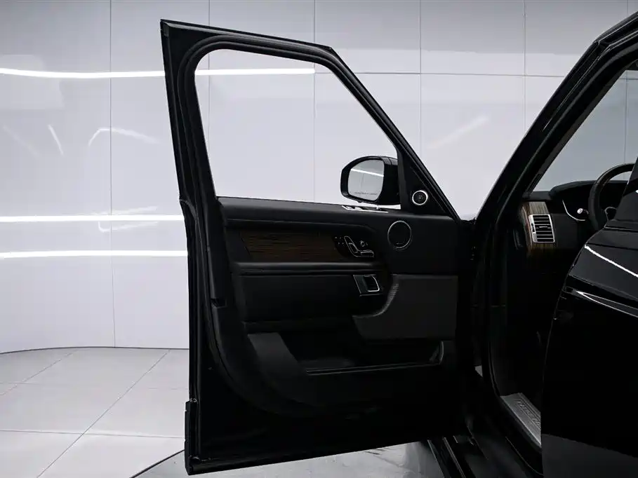 Land Rover Range Rover 2022 — фото 11