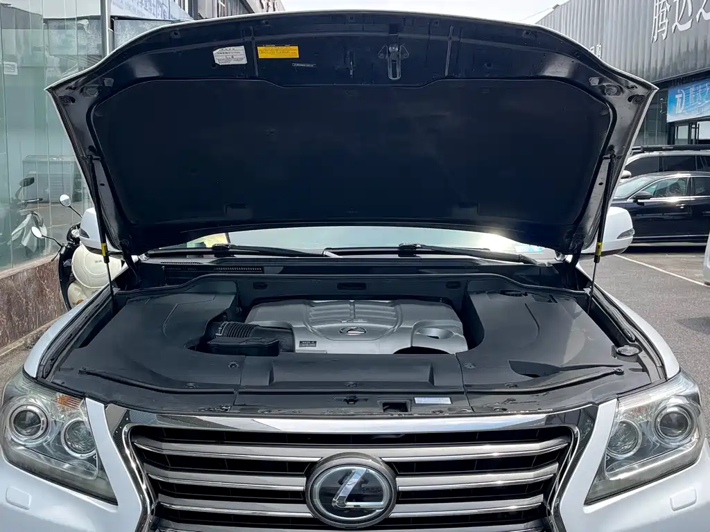 Lexus LX 2015 — фото 16