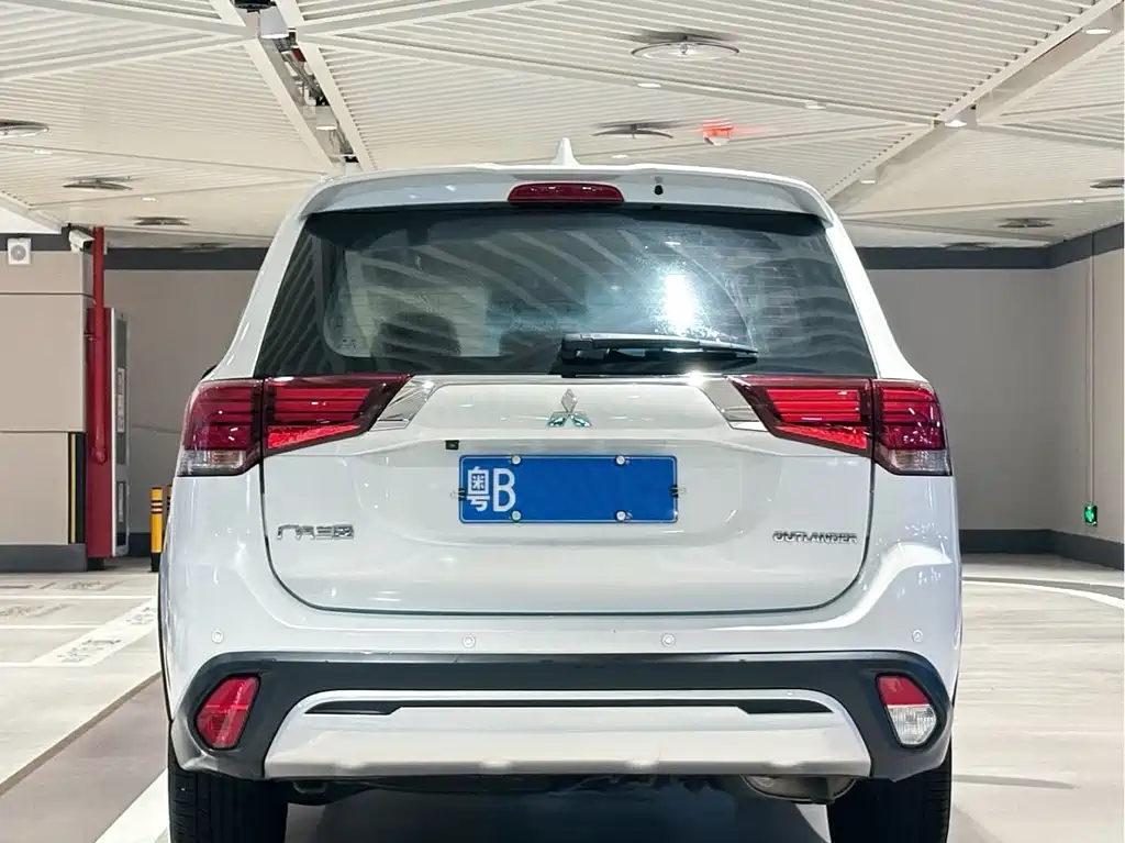 Mitsubishi Outlander 2019 — фото 7