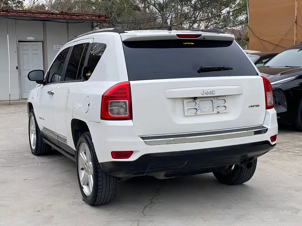 Jeep Compass 2012 — фото 15