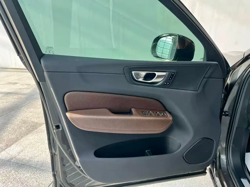 Volvo XC60 PHEV 2022 — фото 19