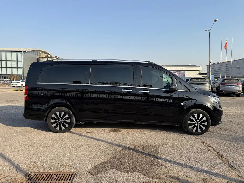 Mercedes-Benz Vito 2023 — фото 4