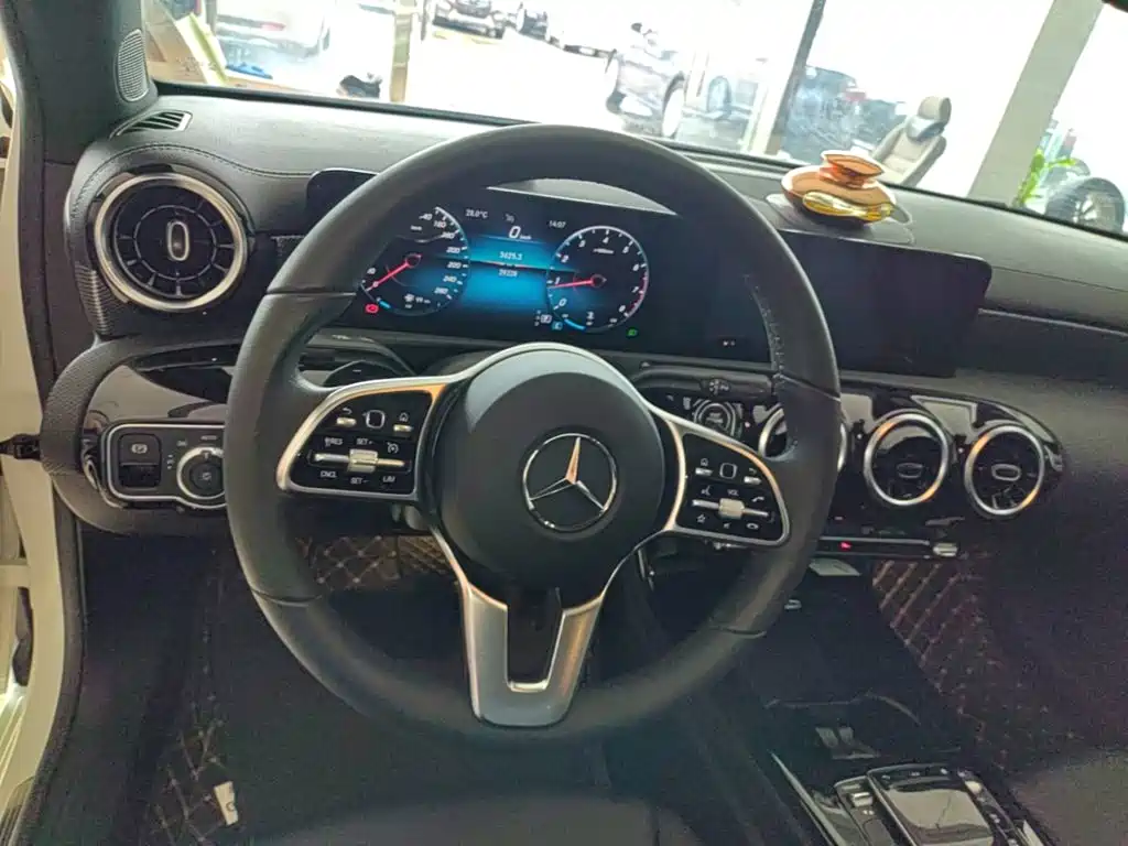 Mercedes-Benz A-Class 2021 — фото 11