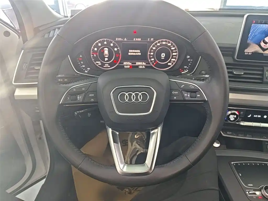 Audi Q5L 2020 — фото 11