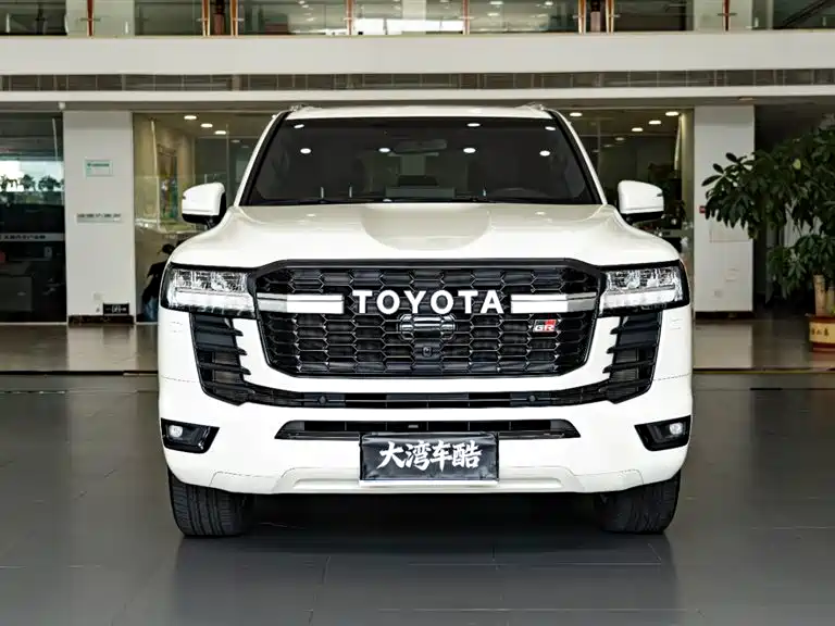 Toyota Land Cruiser 2024 — фото 1
