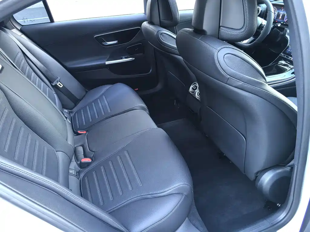 Mercedes-Benz C-Class 2022 — фото 15