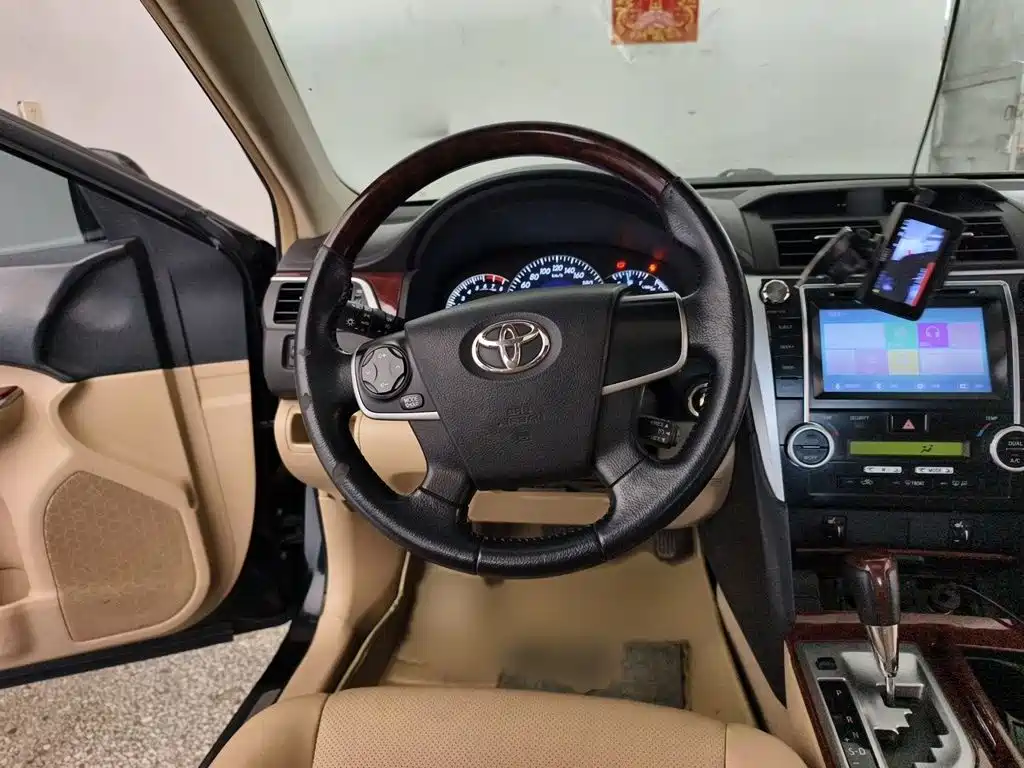 Toyota Camry 2014 — фото 3