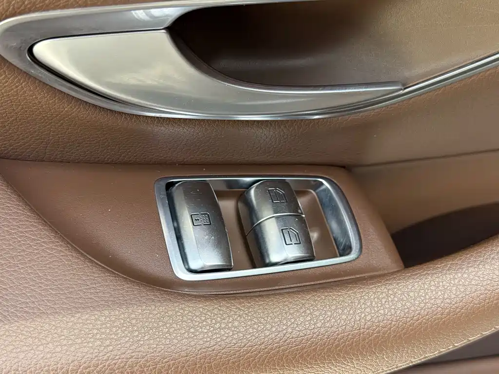 Mercedes-Benz E-Class 2020 — фото 24
