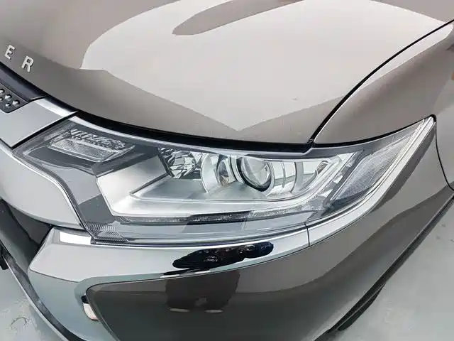 Mitsubishi Outlander 2020 — фото 16