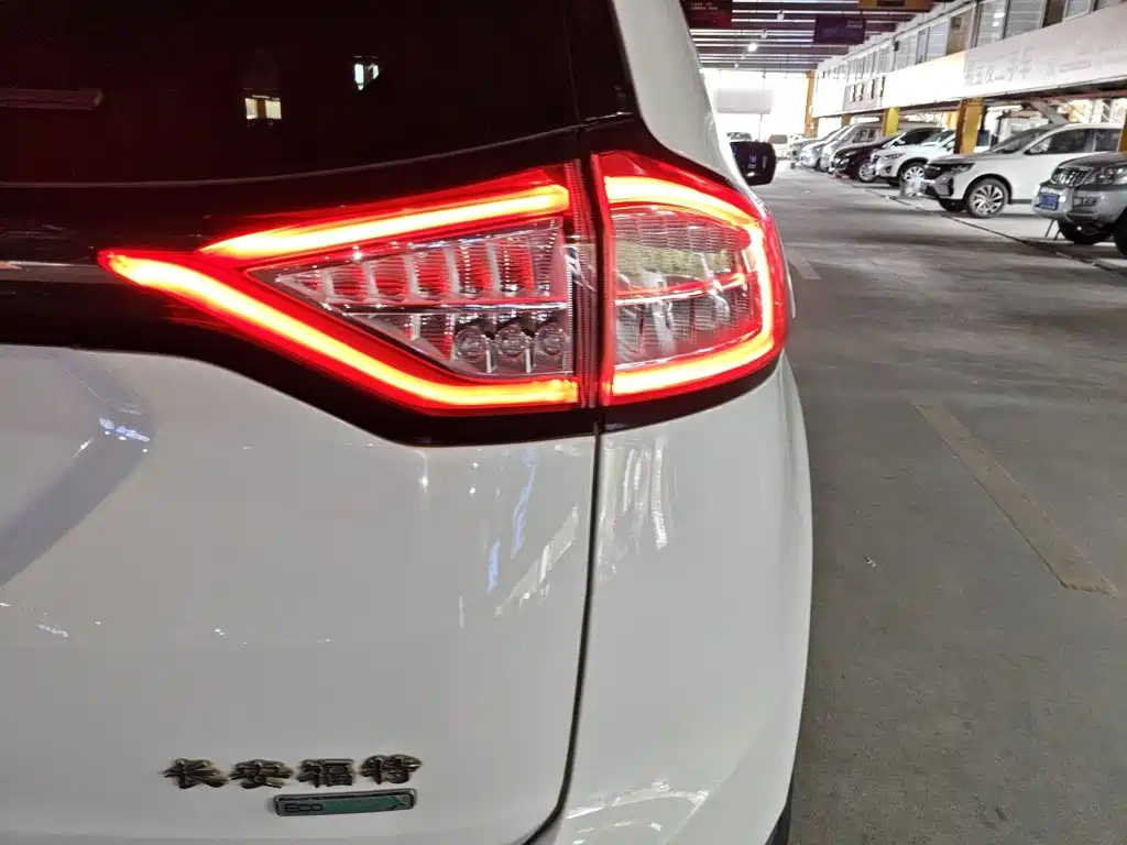 Ford Edge 2017 — фото 19
