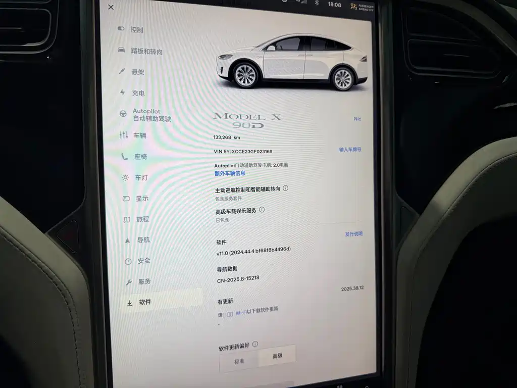 Tesla Model X 2016 — фото 16