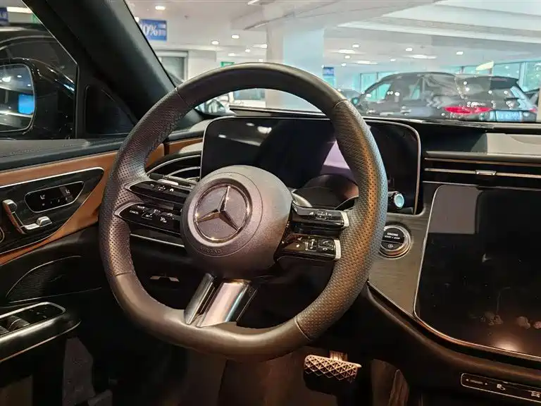 Mercedes-Benz E-Class 2024 — фото 12