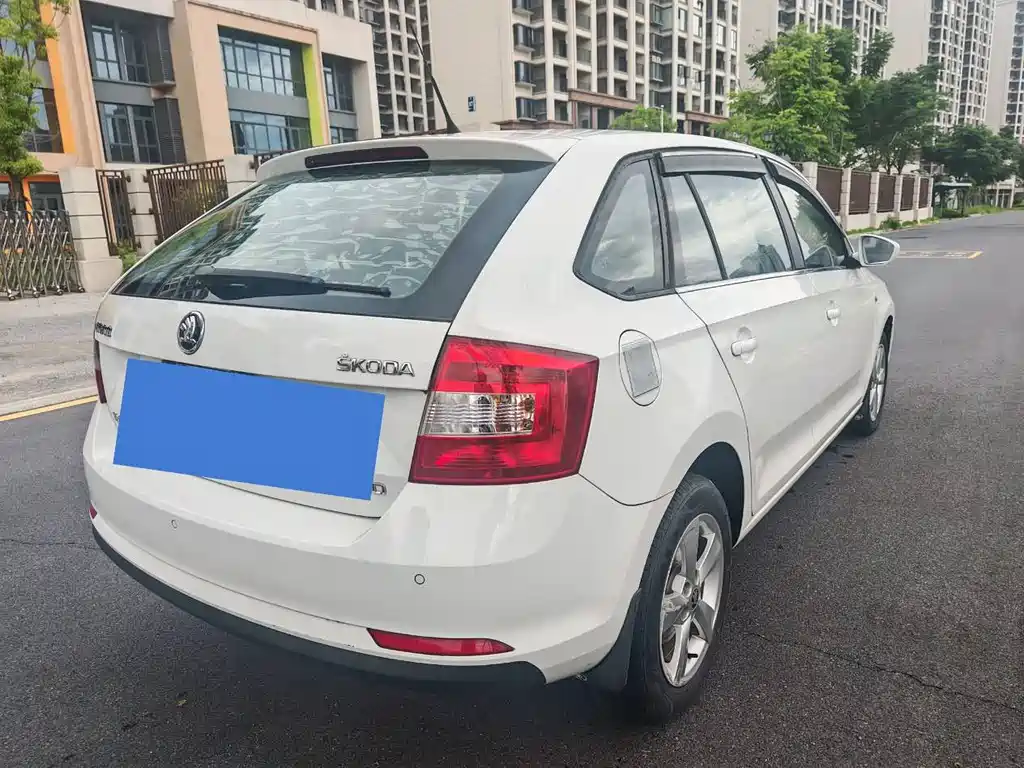 Skoda Rapid Spaceback 2016 — фото 8