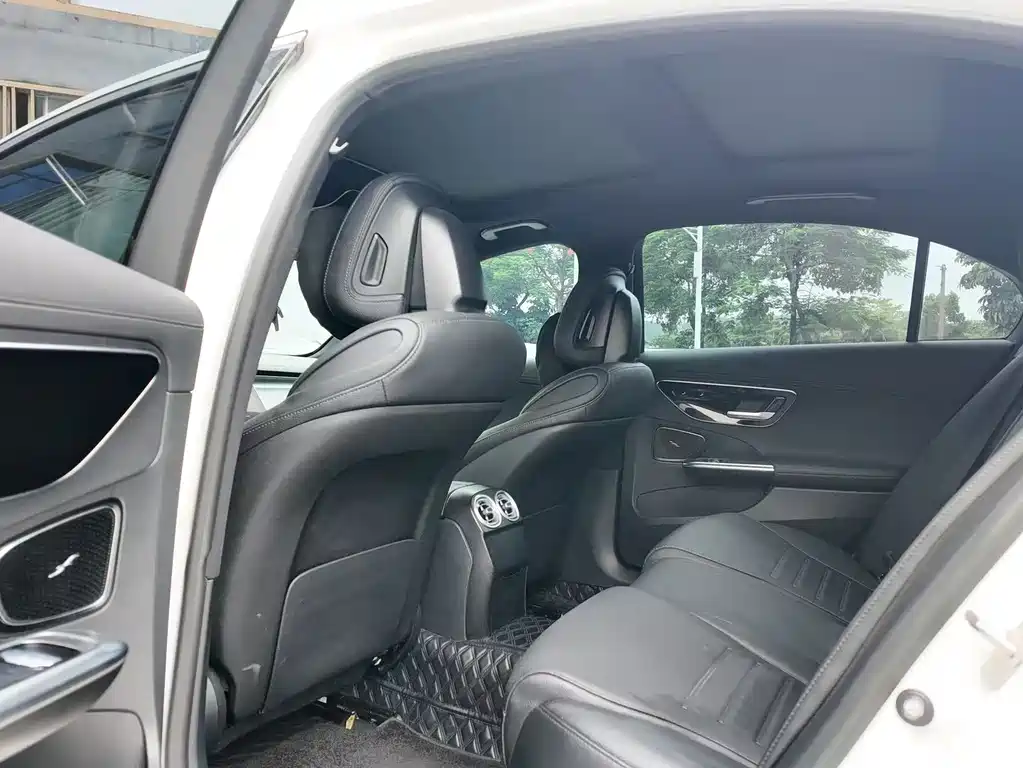 Mercedes-Benz C-Class 2024