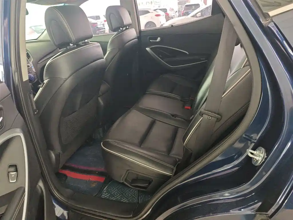 Hyundai Santa Fe 2018 — фото 13