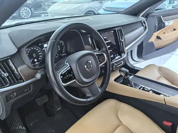 Volvo V90 2020