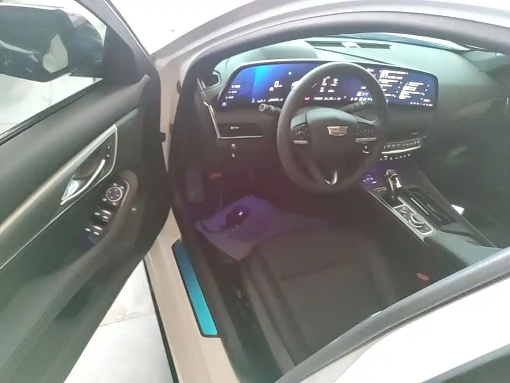 Cadillac CT5 2025 — фото 16