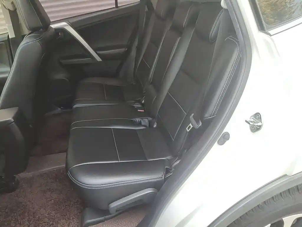 Toyota RAV4 2017 — фото 15