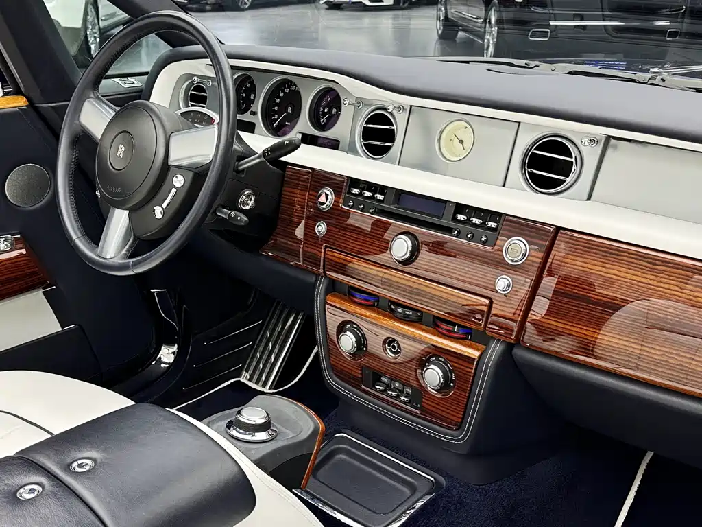 Rolls-Royce Phantom 2011 — фото 19