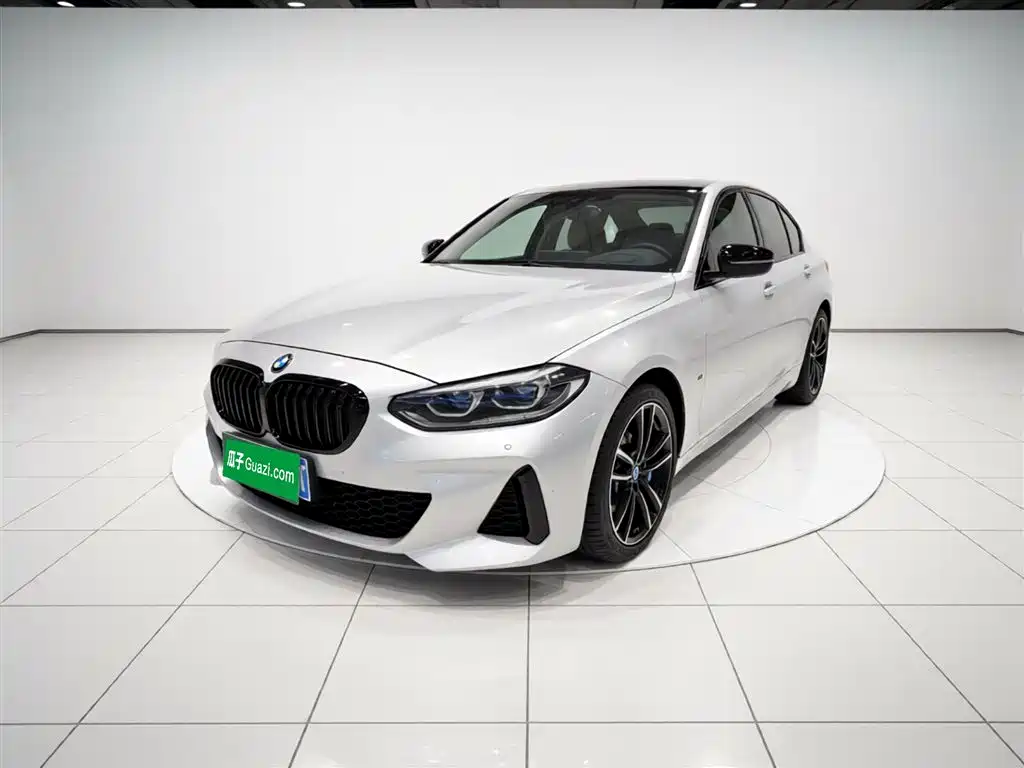 BMW 1 Series 2022 — фото 1