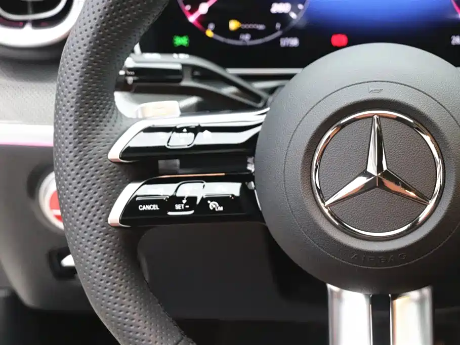 Mercedes-Benz C-Class 2024 — фото 16