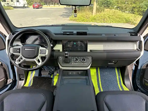 Land Rover Defender 2020