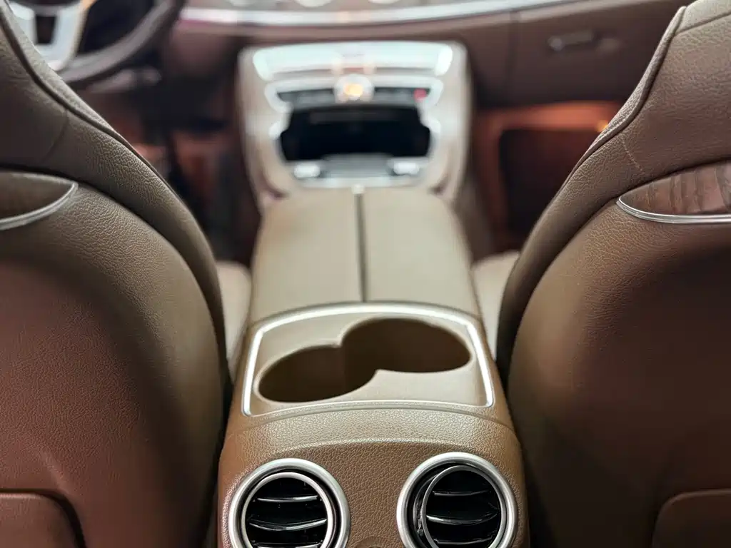 Mercedes-Benz E-Class 2020 — фото 15