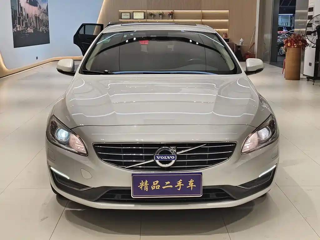 Volvo S60 2016 — фото 2