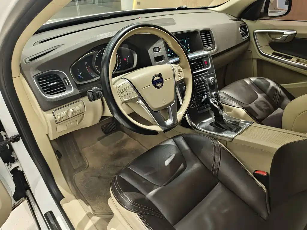 Volvo S60 2016 — фото 19
