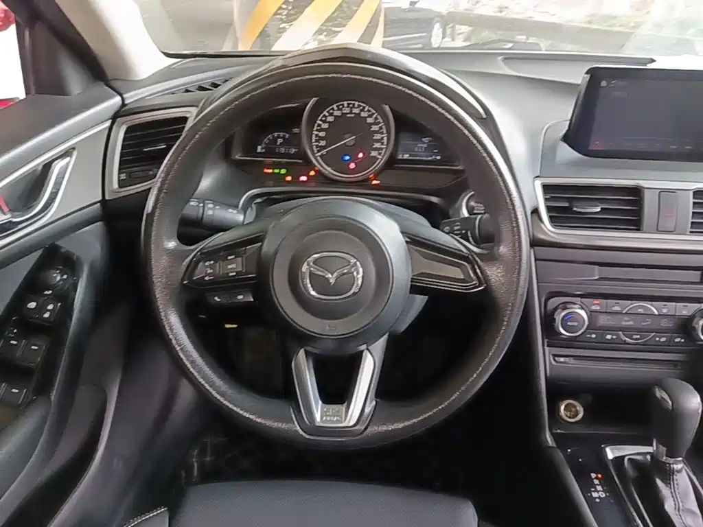 Mazda 3 Axela 2019 — фото 11