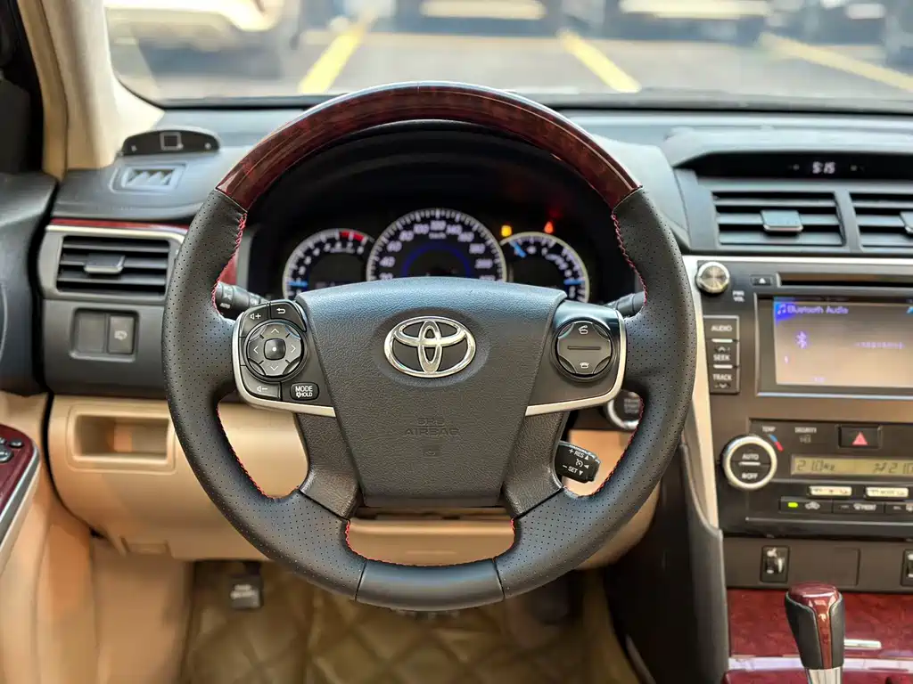 Toyota Camry 2013 — фото 8